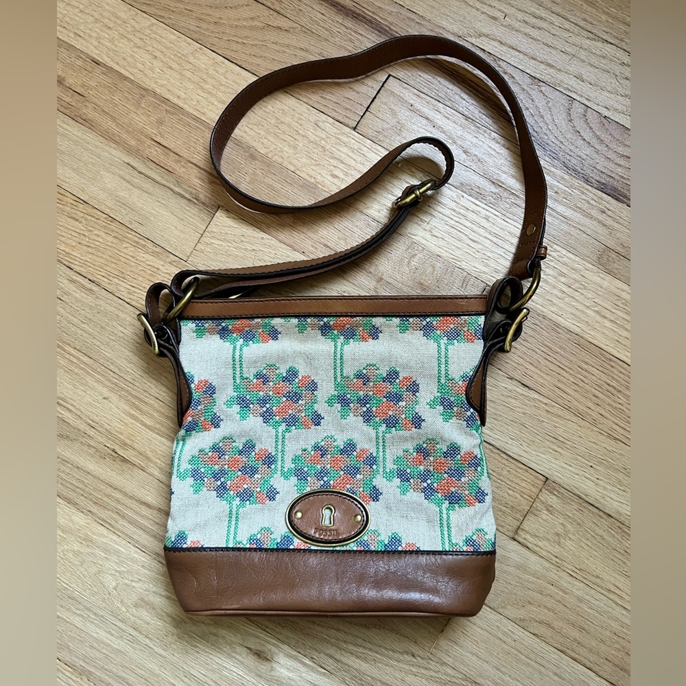 Fossil vintage reissue canvas and leather bucket crossbody purse.